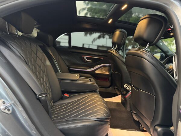 2017 Mercedes Benz E300 4matic - Image 3
